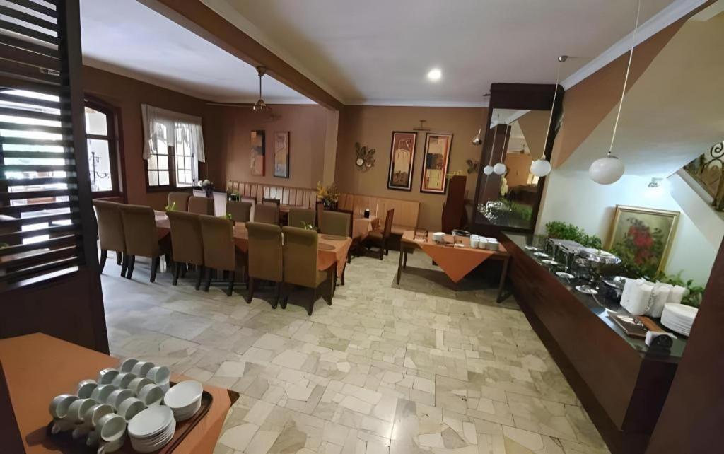 Mahadria Hotel เซรัง ภายนอก รูปภาพ